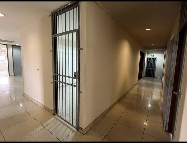 1,300M² BUILDING TO LET IN STRIJDOMPARK